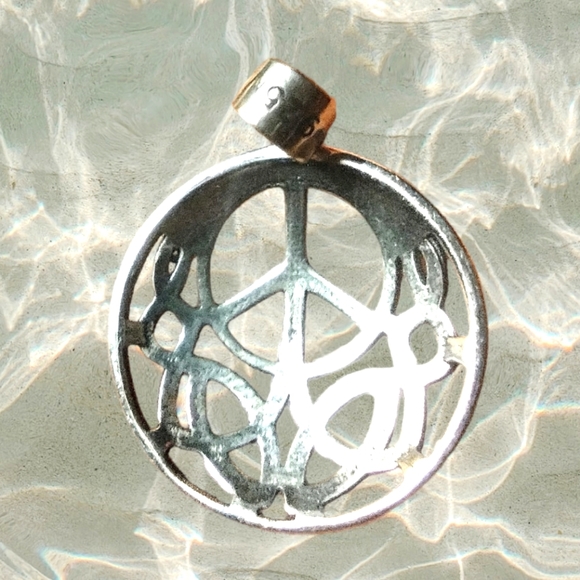 925 Sterling Silver Peace Pendant - Picture 3 of 4